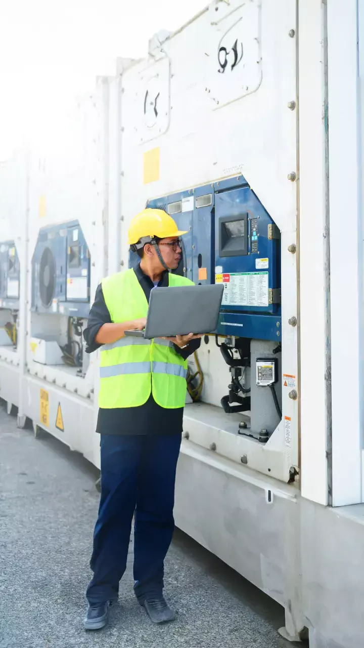 Reefer King Services technician servicing reefer container